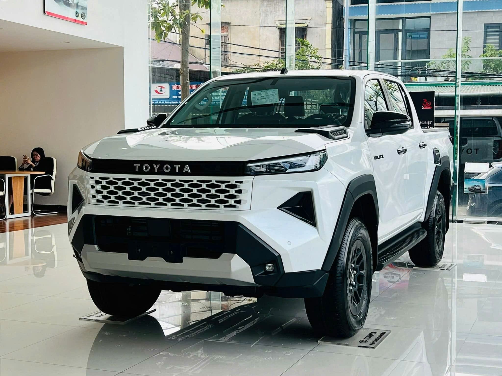 Hilux 1 cau so tu dong o Toyota Ha Tinh